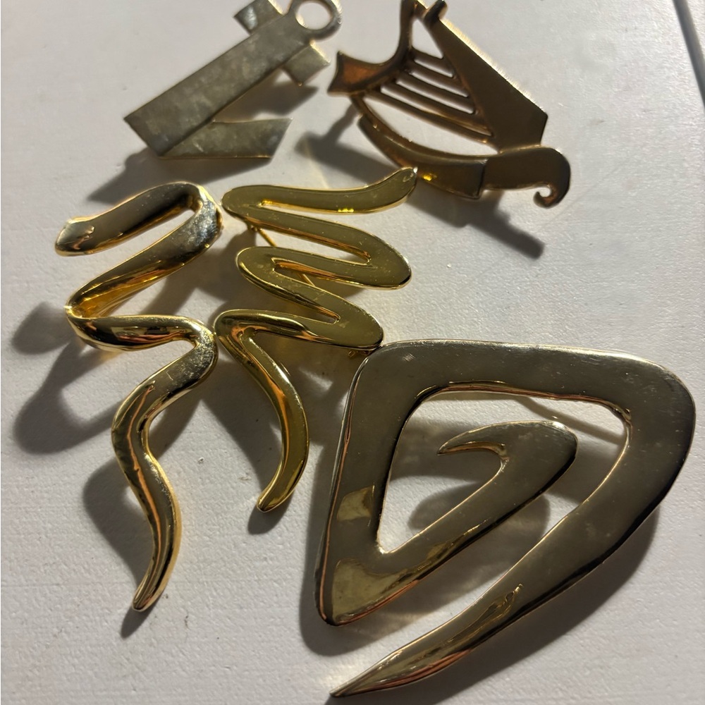 Elegant Gold Brooch Set